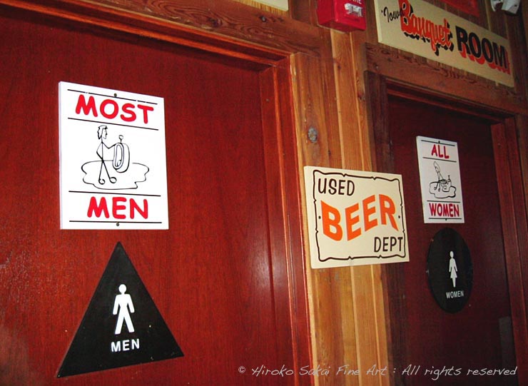 hooters, san francisco, california, gay, bathroom, fishermen's whalf, funny photo, funny picture, humorous