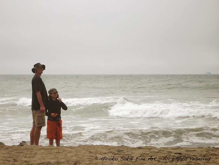 picture of memory, kite-flying, kite-fling on beach, beach, ocean, father and daughter, memory of summer, family picture
