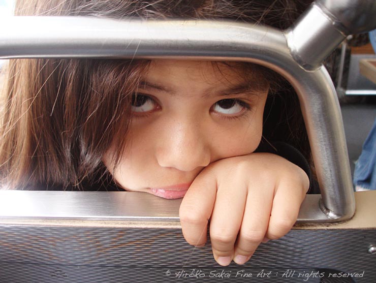 girl, little girl, funny face, humorous cute face, bus ride, peeking, funny kid picture 