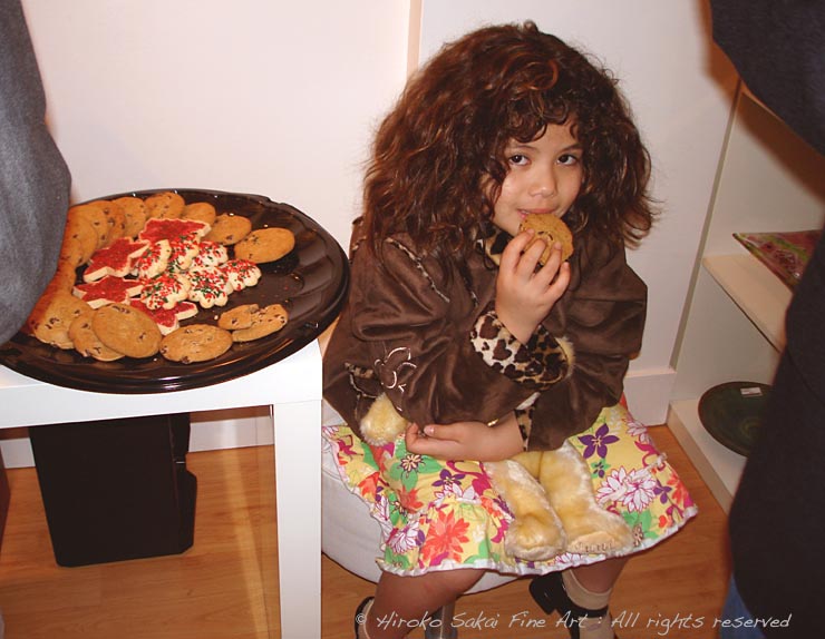 little girl, little girl eating cookie, art opening, art show, art gallery, humorous photo, cute photo, cute picture